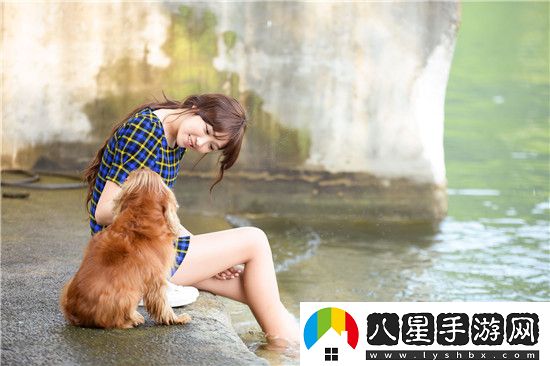 老外玩CSGO的妹子:穿越時空的游戲?qū)?/></p>1. 跨越國界的競技：CSGO作為一個全球性游戲，讓來自不同文化背景、語言環(huán)境的玩家們能夠聚集在一起，共同享受射擊競技的樂趣。這些“老外玩CSGO的妹子”就是其中的佼佼者，她們不僅克服了語言障礙，還以出色的游戲技巧和戰(zhàn)術(shù)理解，在全球舞臺上嶄露頭角。</p>2. 時空穿越的隱喻：雖然“穿越時空”在現(xiàn)實中無法實現(xiàn)，但在這里可以視為一種比喻，用來形容游戲世界的無界限和玩家們在不同時間、不同地點都能參與的便捷性。這些女性玩家仿佛穿越了現(xiàn)實的界限，進入了一個充滿挑戰(zhàn)與機遇的虛擬戰(zhàn)場。</p>3. 游戲?qū)沟募ち倚裕篊SGO以其高度的競技性和緊張刺激的游戲體驗而聞名。在這些女性玩家的參與下，游戲?qū)棺兊酶迂S富多彩。她們不僅需要快速反應(yīng)、精準射擊，還需要與隊友緊密配合，制定并執(zhí)行有效的戰(zhàn)術(shù)策略。這種高水平的競技對抗，無疑為游戲增添了更多的看點和樂趣。</p>4. 女性力量的展現(xiàn)：在電競領(lǐng)域，女性玩家一直以來都在努力證明自己的實力。這些“老外玩CSGO的妹子”通過她們的表現(xiàn)，不僅展現(xiàn)了女性在射擊游戲方面的天賦和潛力，也激勵著更多女性玩家加入到電競的行列中來。</p>“老外玩CSGO的妹子：穿越時空的游戲?qū)埂边@一說法，既是對這些女性玩家高超技藝的贊美，也是對電競文化多樣性和包容性的體現(xiàn)。在這個充滿挑戰(zhàn)與機遇的虛擬世界里，她們用自己的汗水和智慧書寫著屬于自己的傳奇篇章。</p>                <div   id=