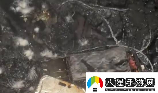 女子睡覺(jué)時(shí)充電中的手機(jī)突然爆炸導(dǎo)致二度燒傷